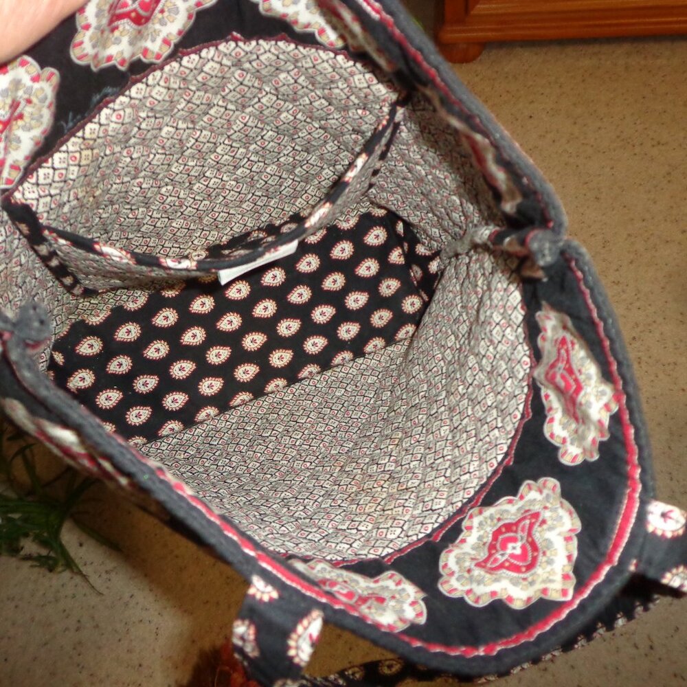 NWOT VERA BRADLEY Quilted tote Bag Black Multi Print Double Handles Button Closu - Picture 6 of 12